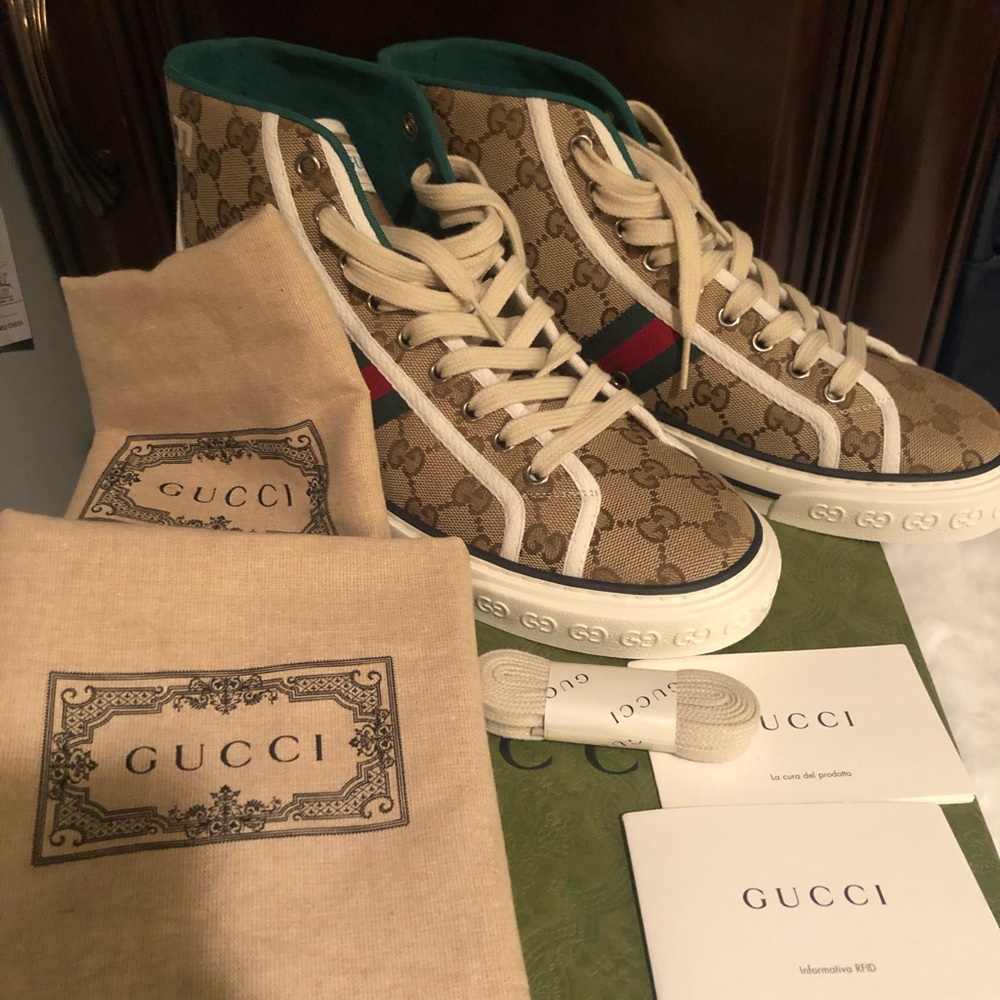 Brand new Authentic mens Gucci high top 1977 sneaker size 9 (8+) Orig $750